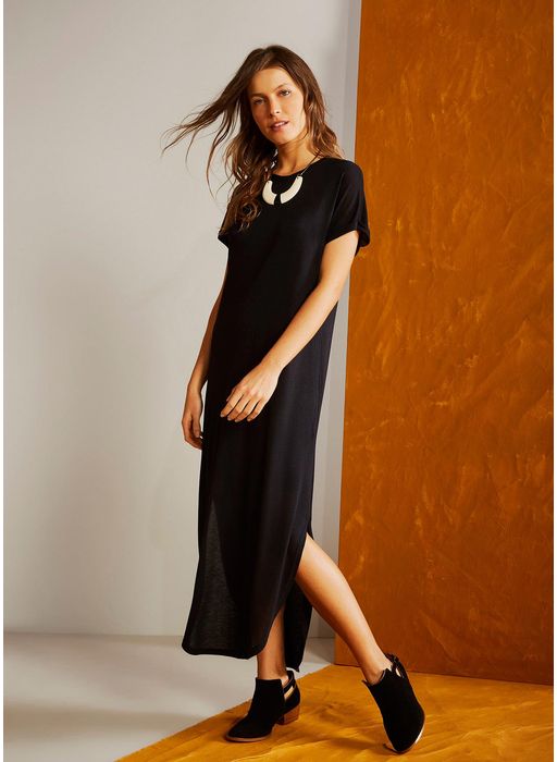 vestido midi preto com manga curta