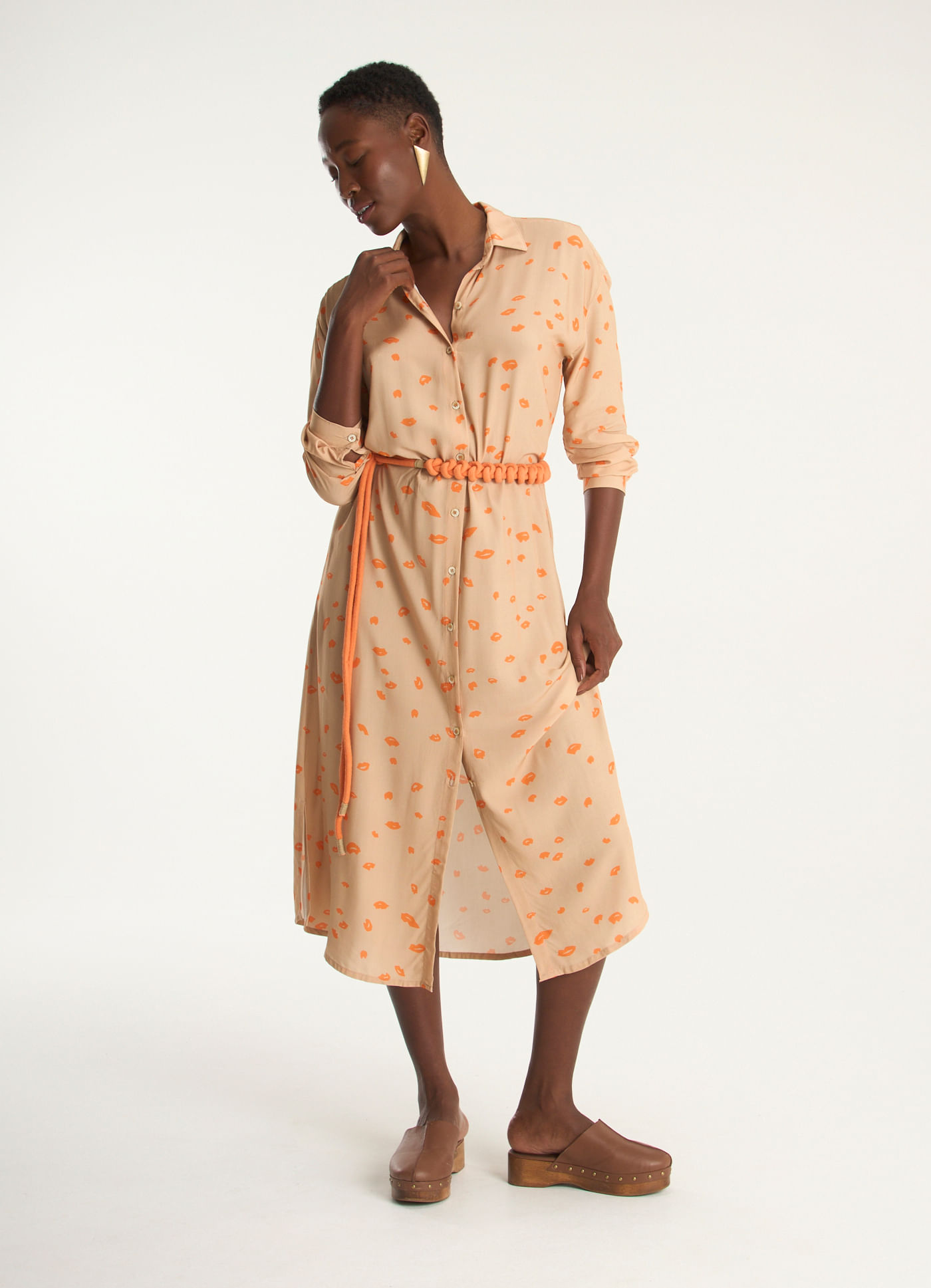 Vestido chemisier estampado beijinho