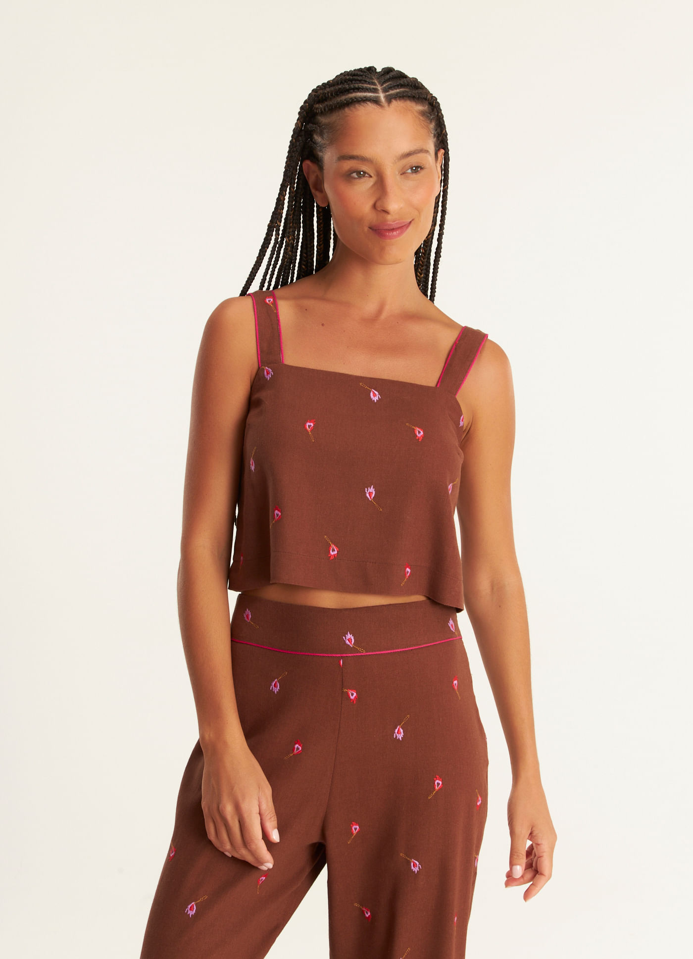 Blusa alça linho bordado fósforos