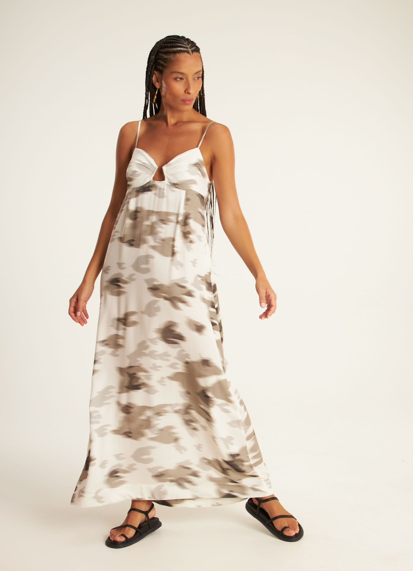 Vestido decote estampado voa