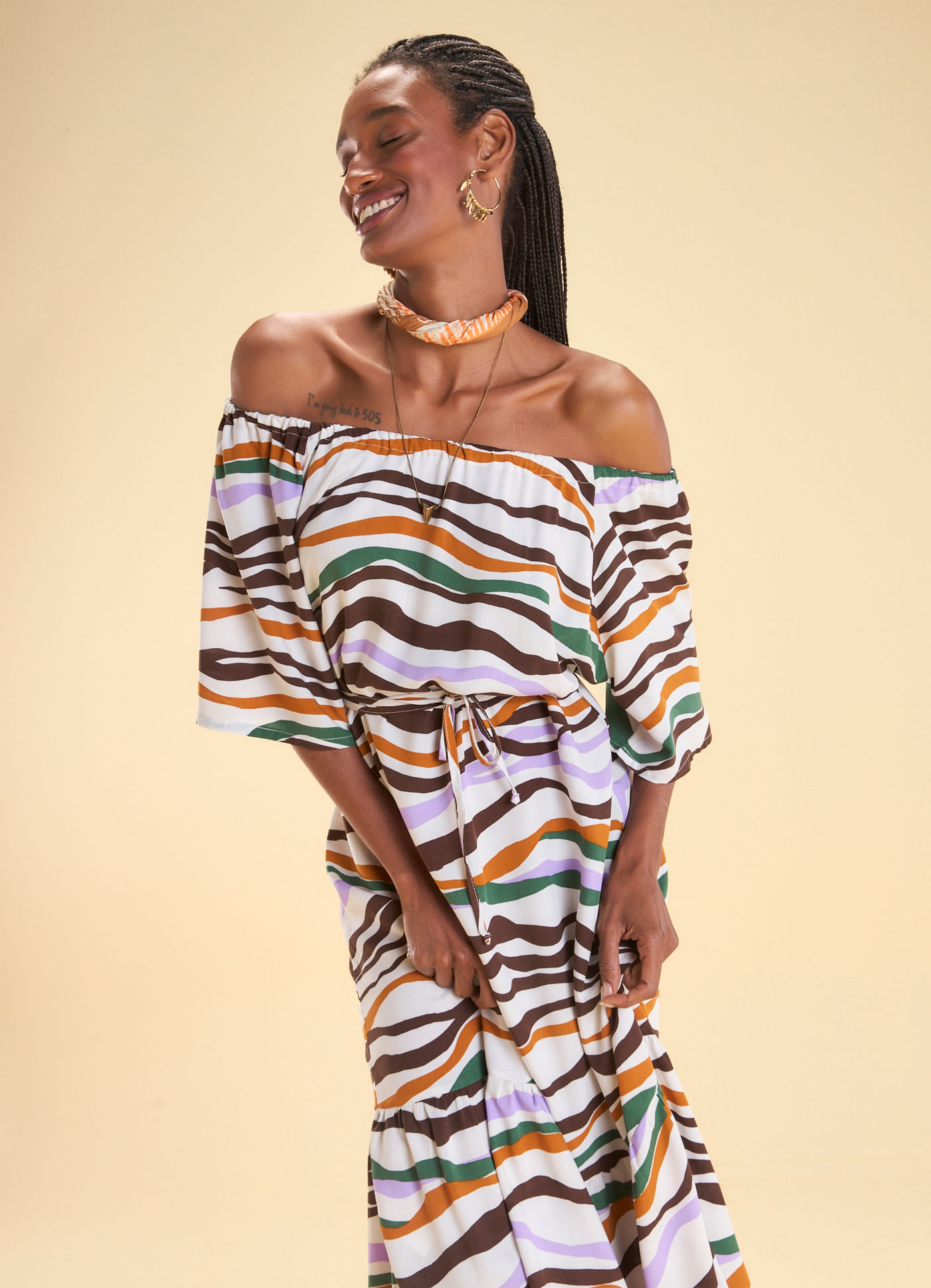 Vestido longo ombro estampado afluente