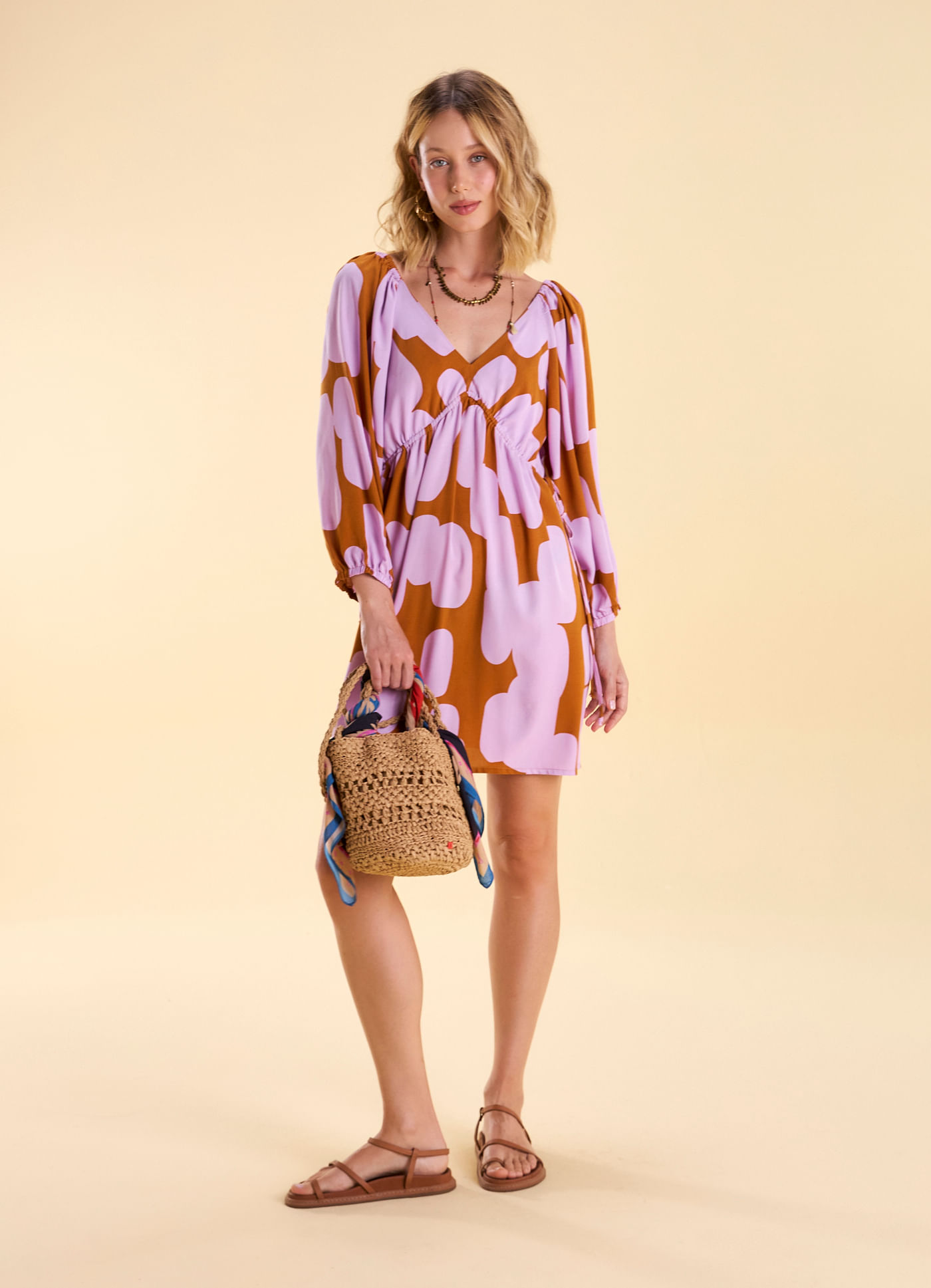 Vestido curto franzido estampado algodão doce