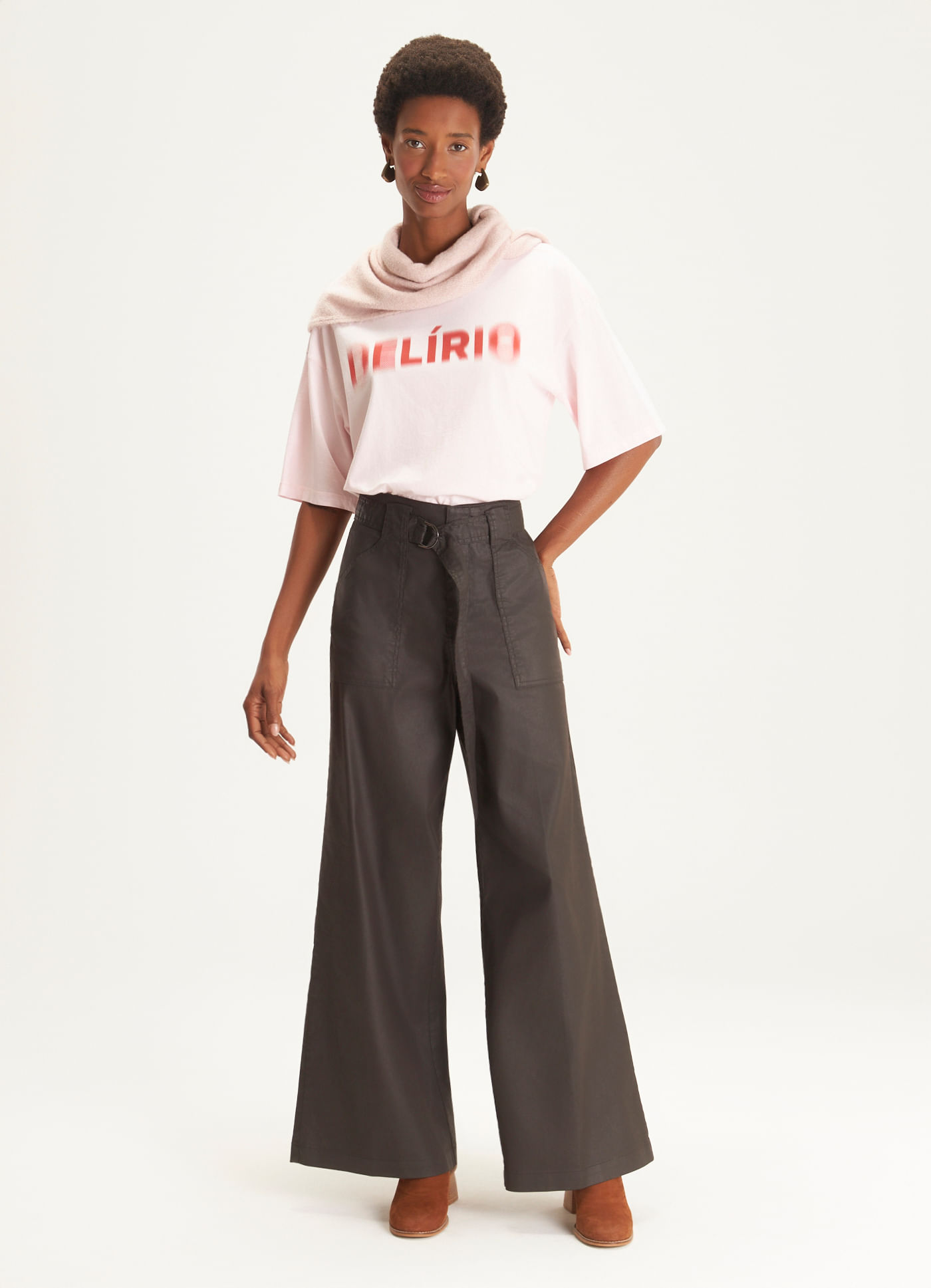 Calça sarja pantalona resinada marrom