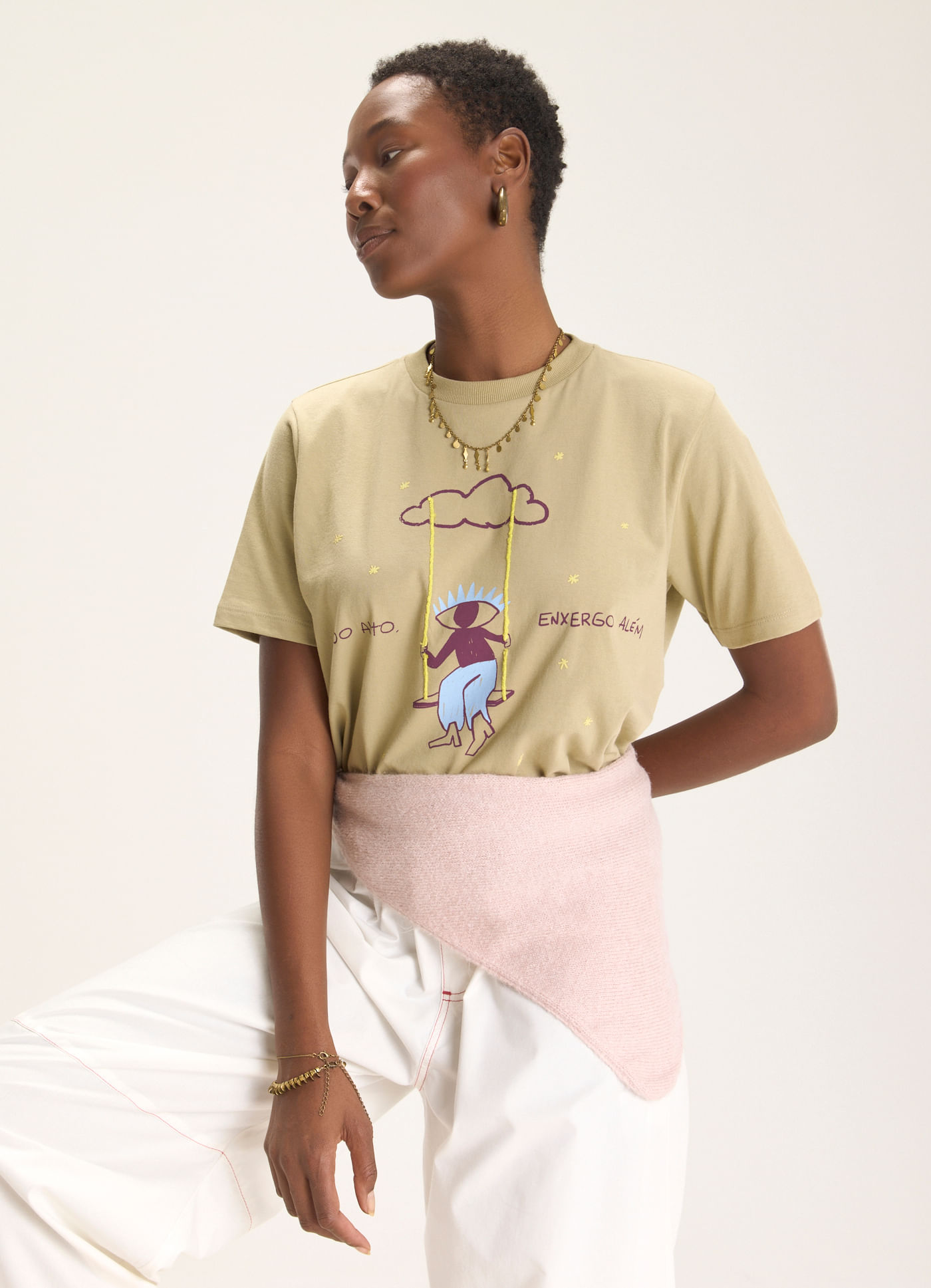 T-shirt box bordada balanço caqui