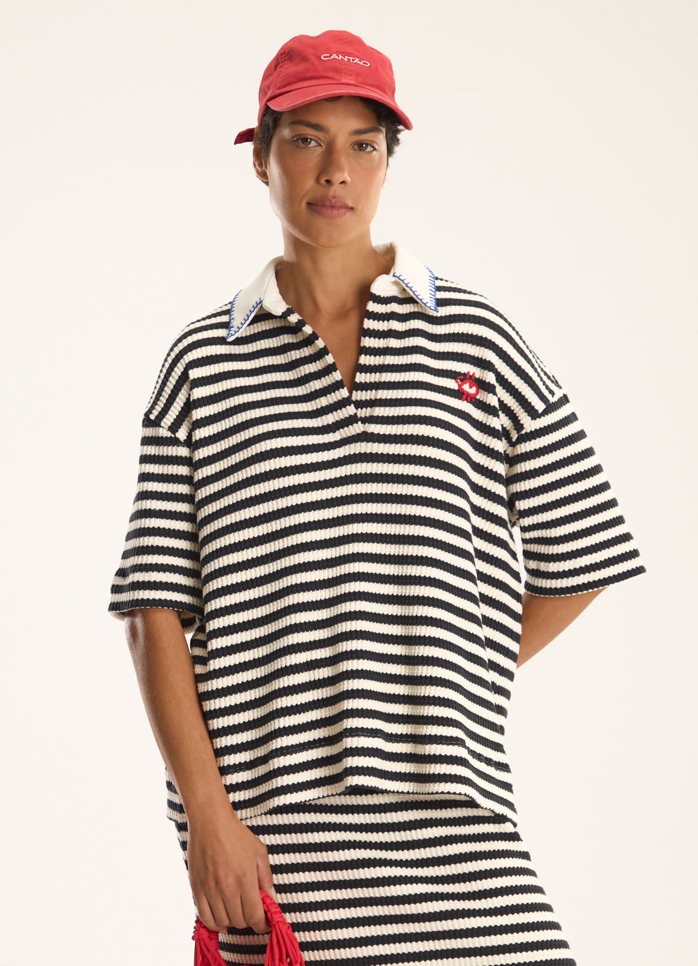 Blusa polo listras bordada