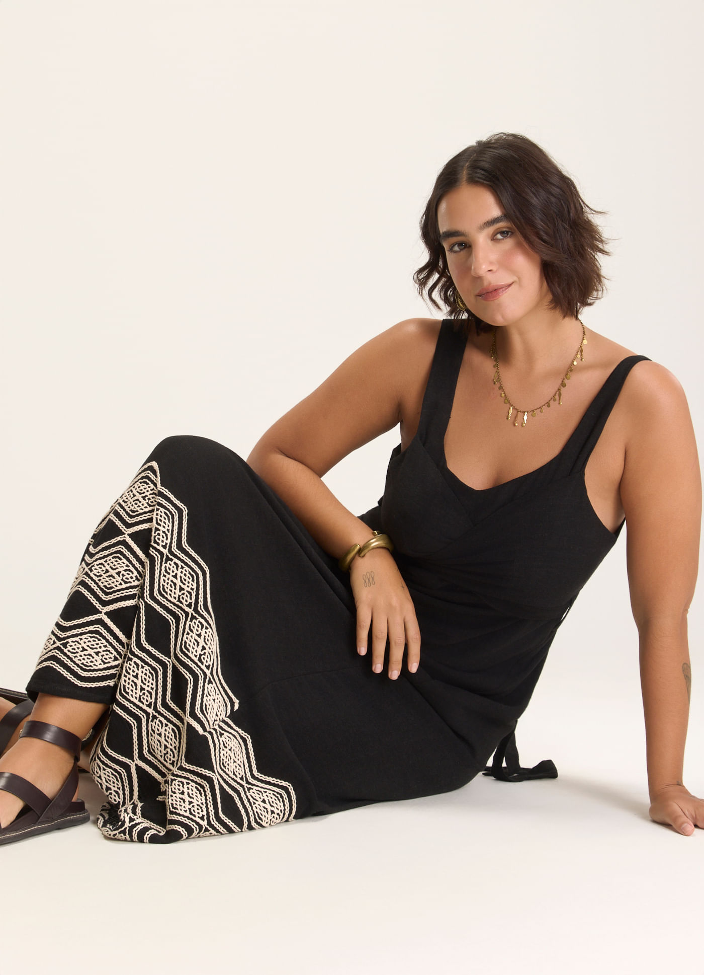 Vestido alca linho bordado frenezi