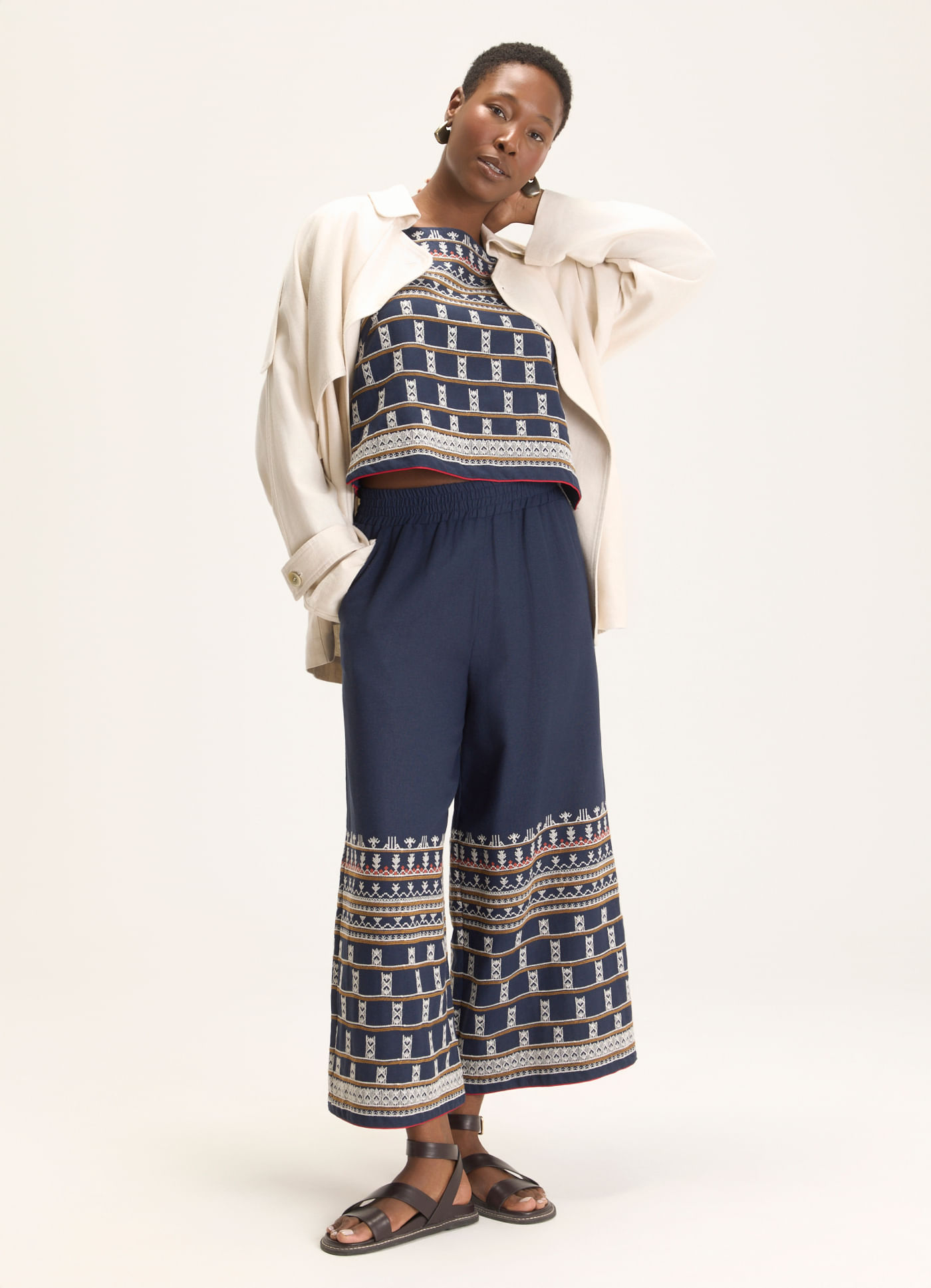 Calça linho bordado étnico