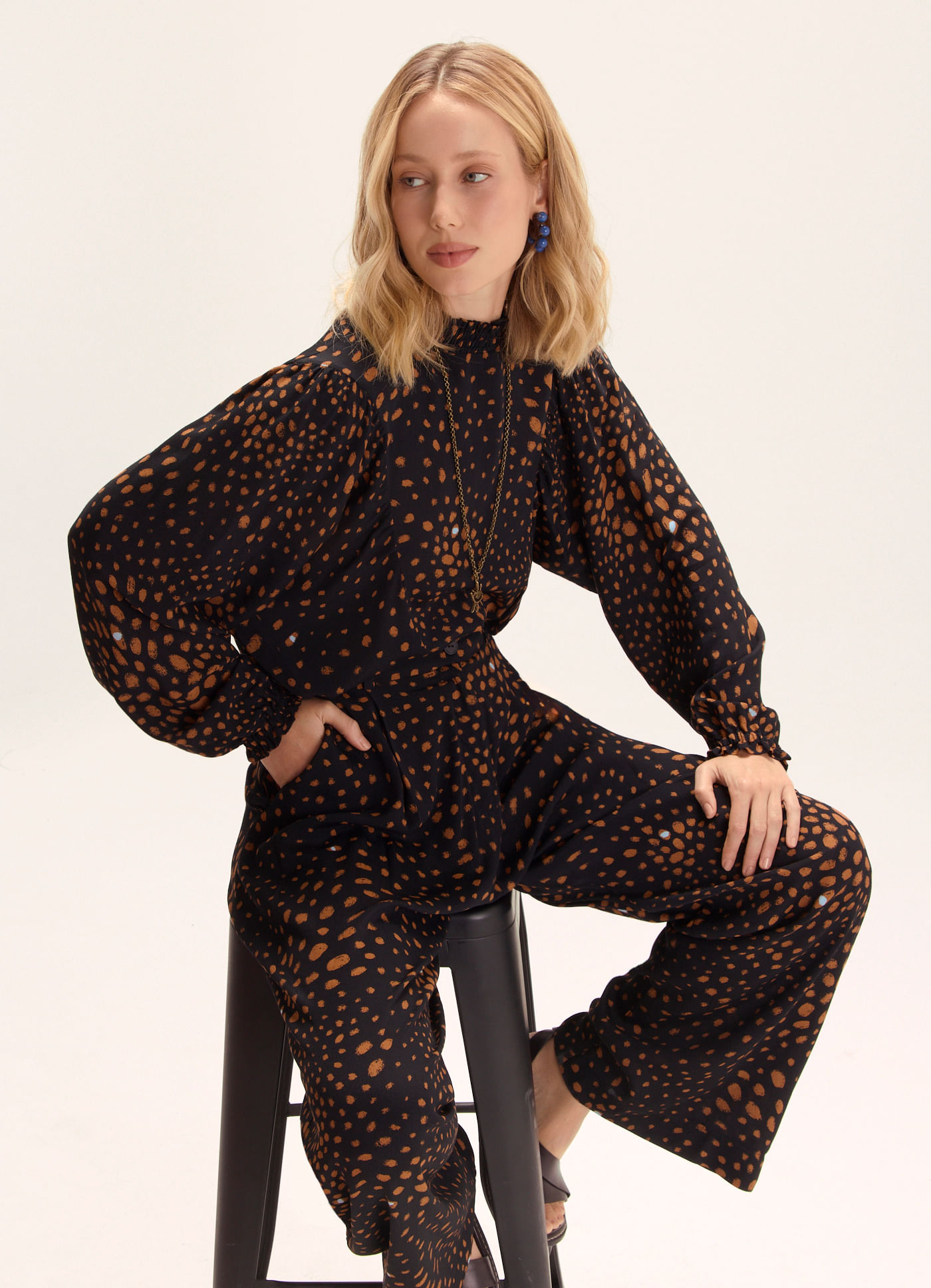 Blusa gola alta estampada tina