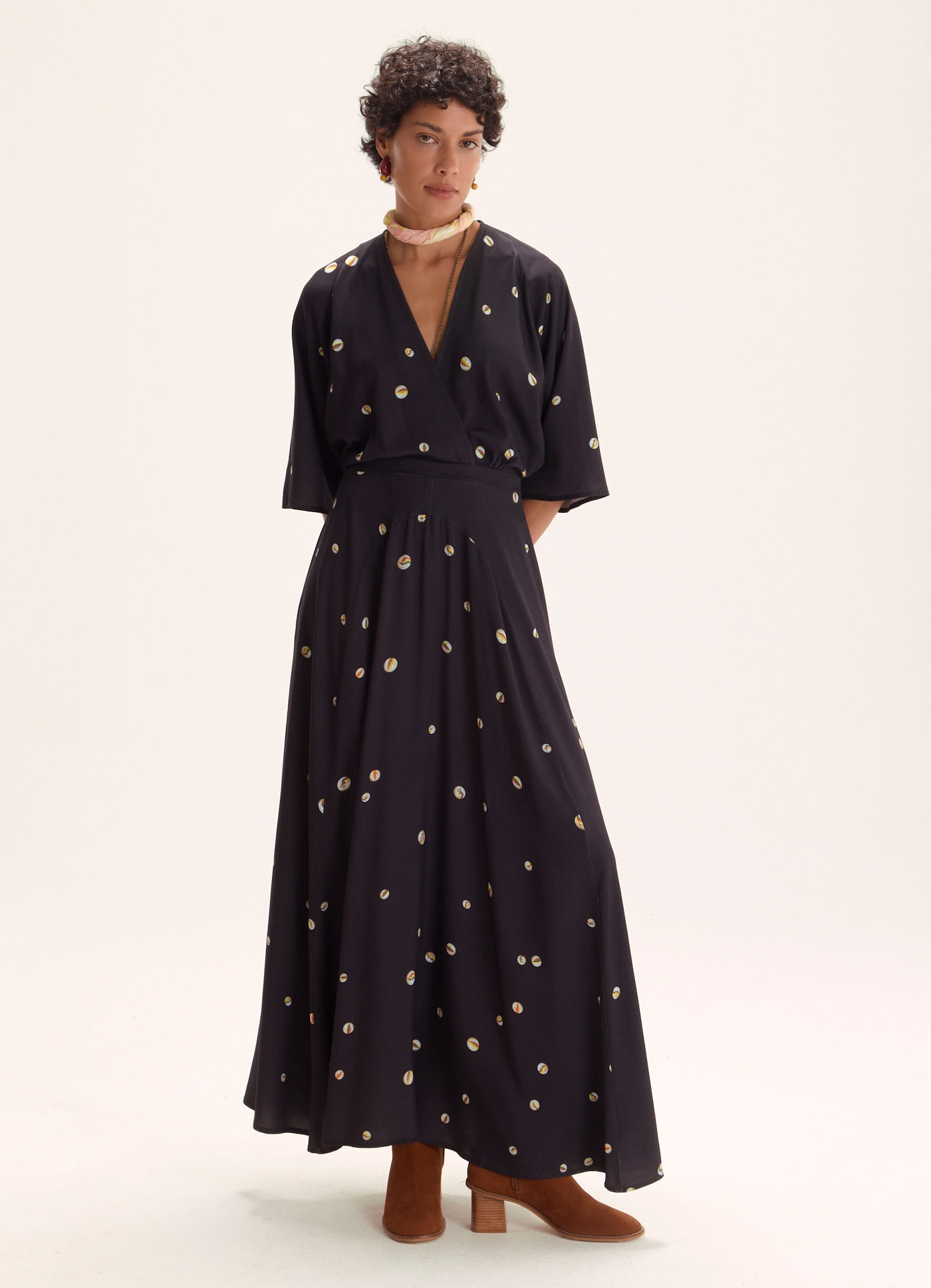 Vestido decote v estampado gude