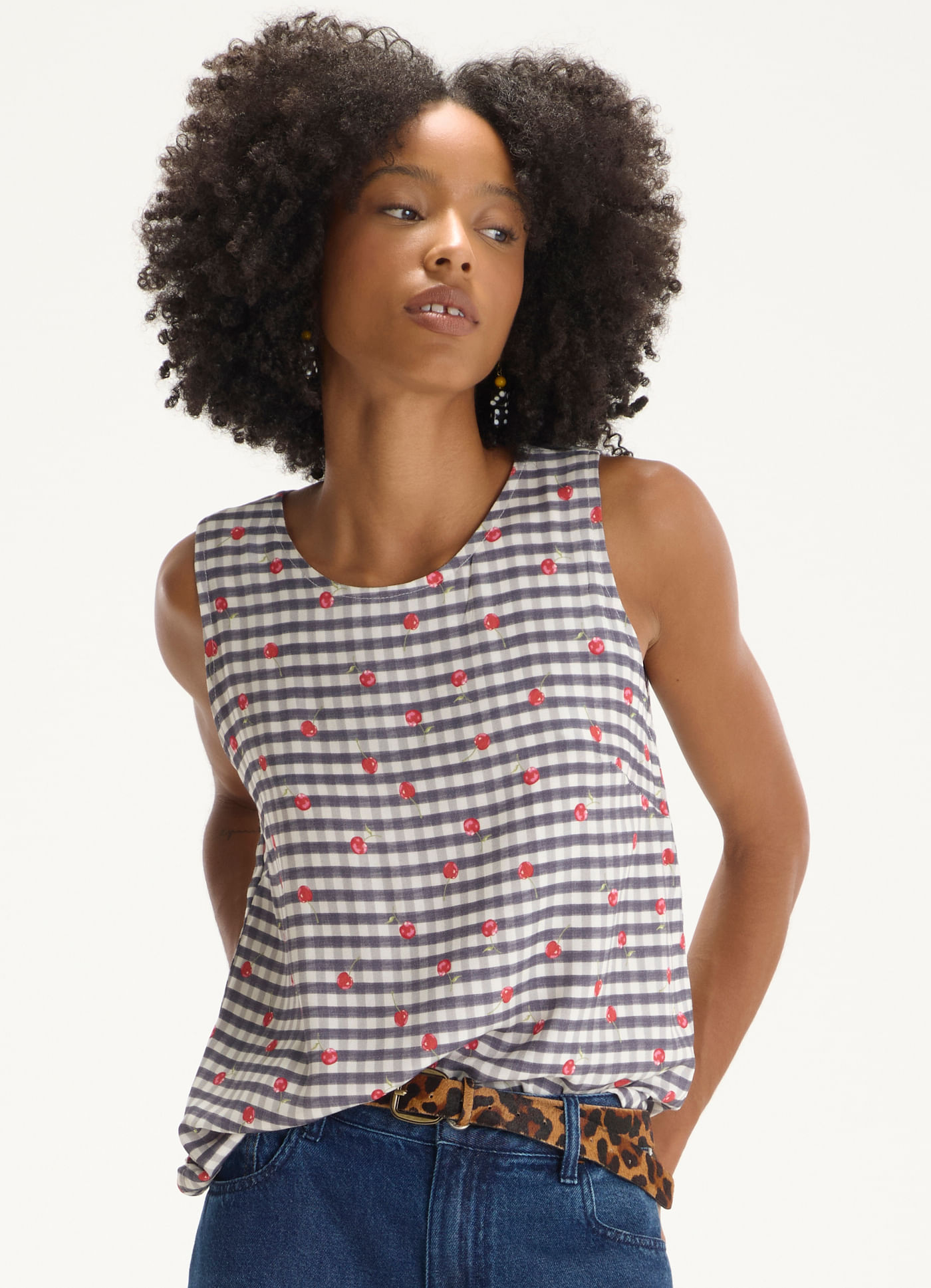 Blusa estampada cerejinhas