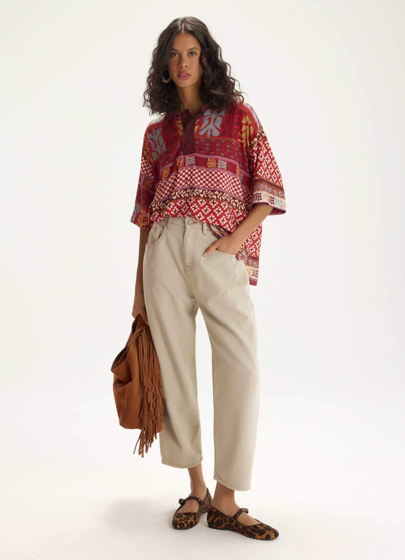 Calça sarja barrel cropped areia