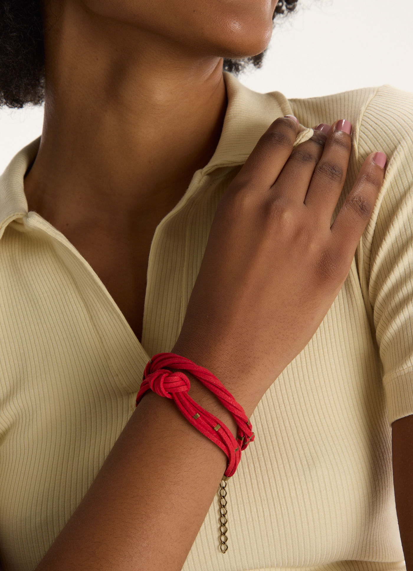 Pulseira dupla camurça nó vermelho