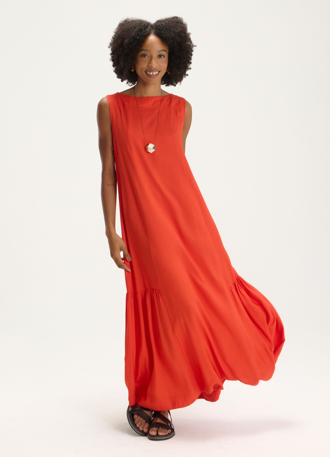 Vestido viscose recortes fun vermelho