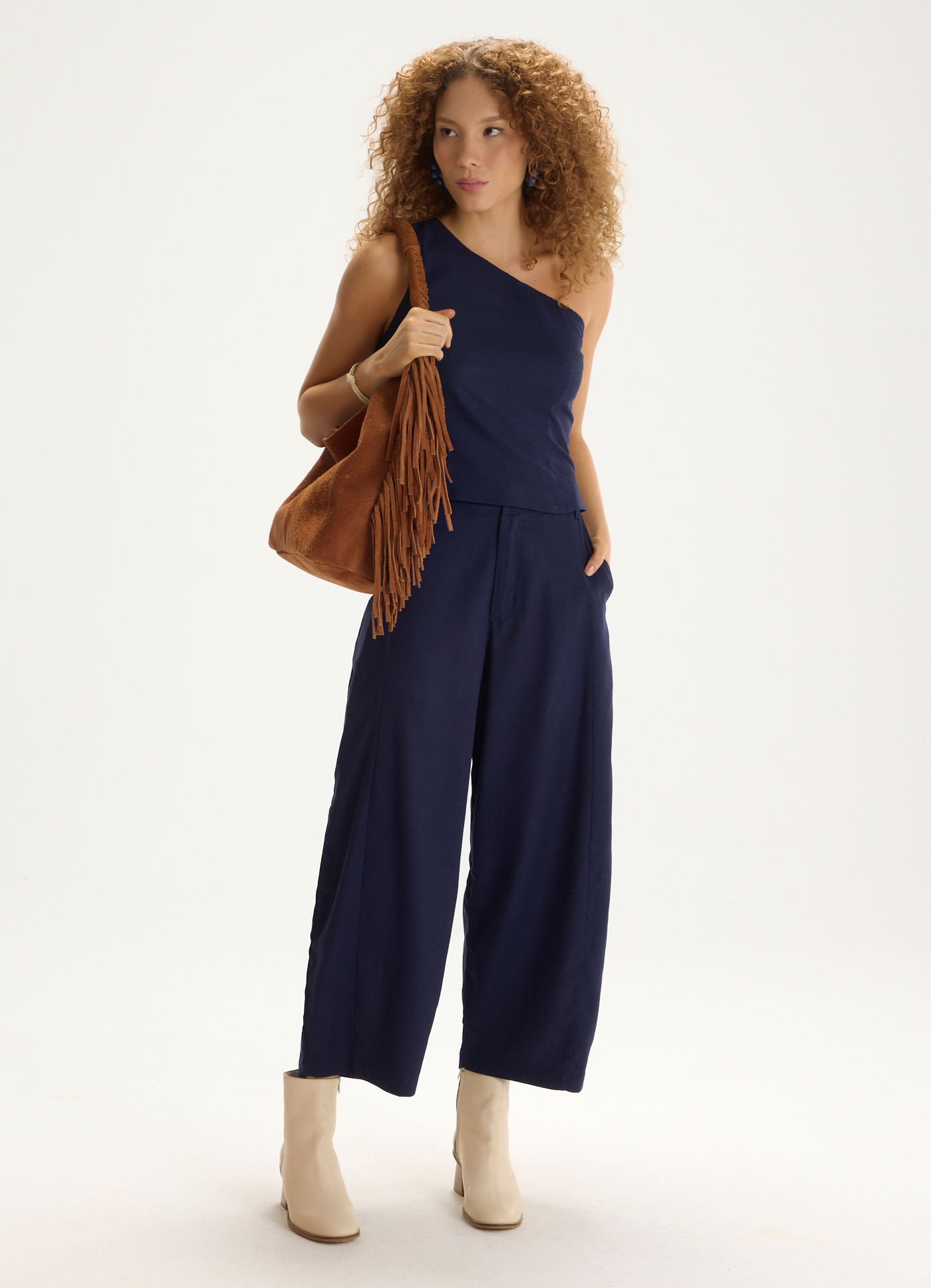 Calça barrel linho luderia azul marinho