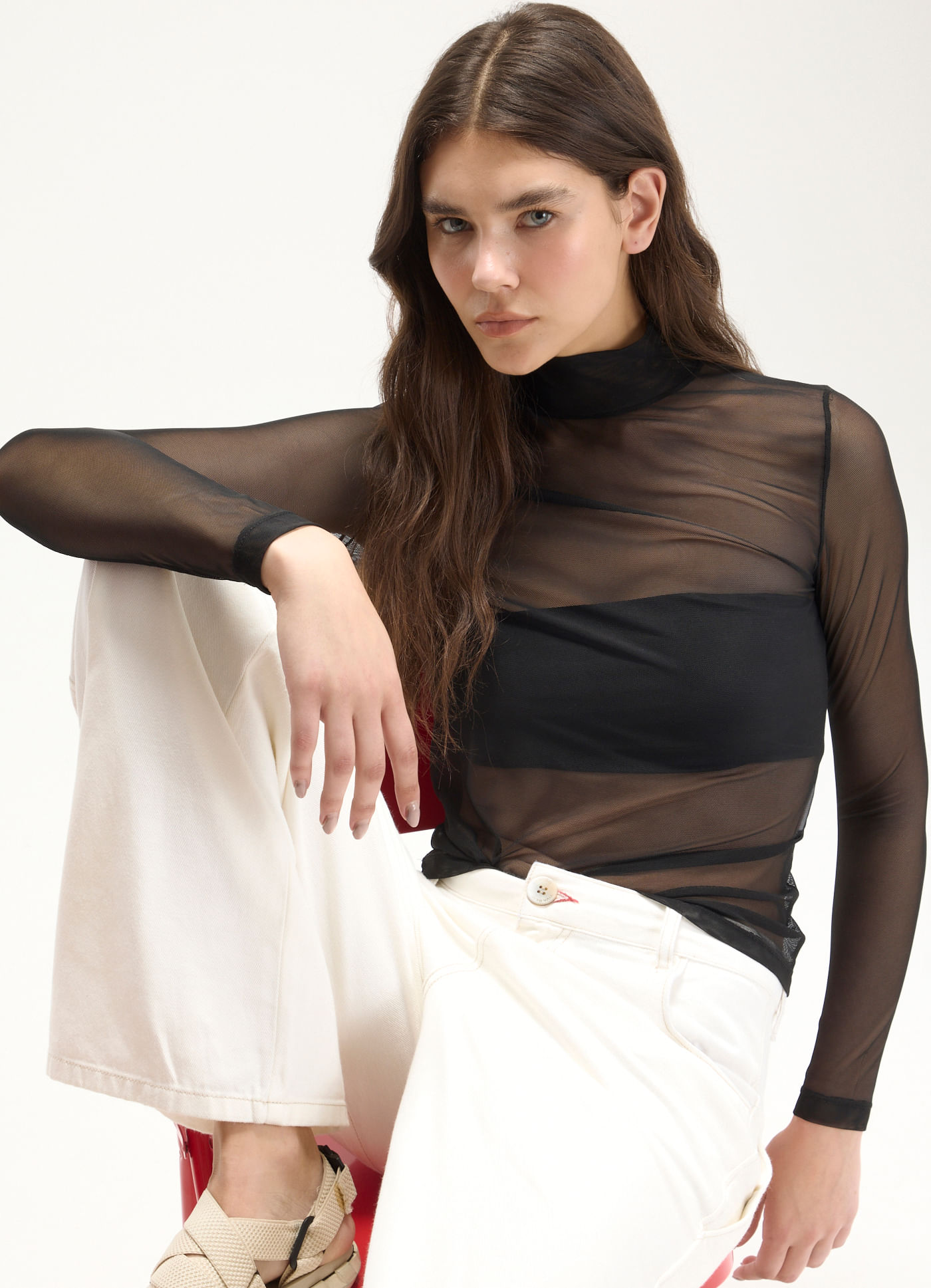 Blusa tule gola alta preto