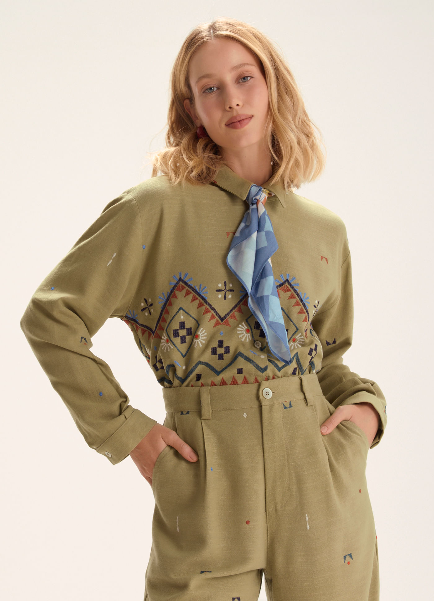 Camisa linho bordado boho