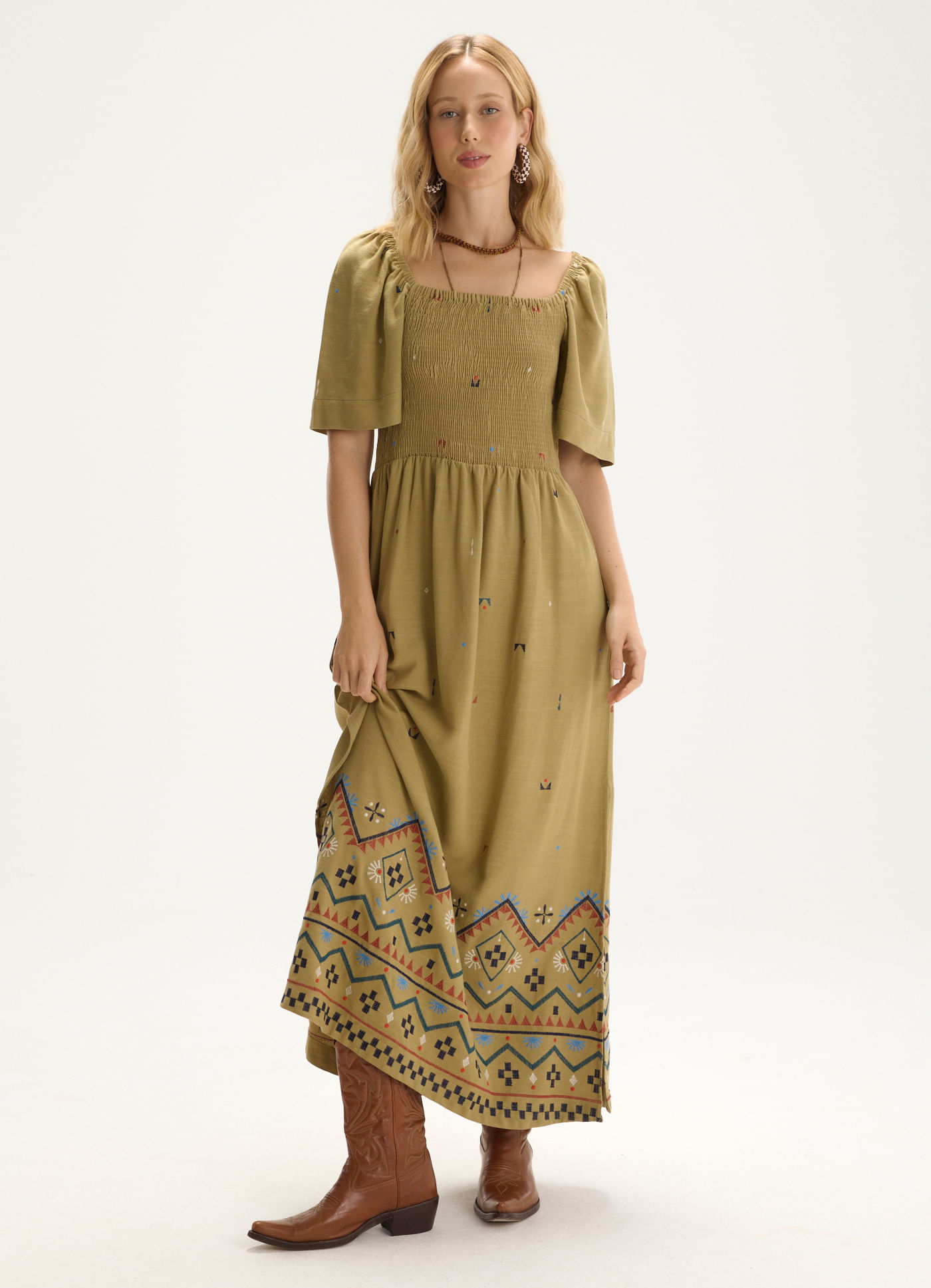 Vestido manga linho bordado boho
