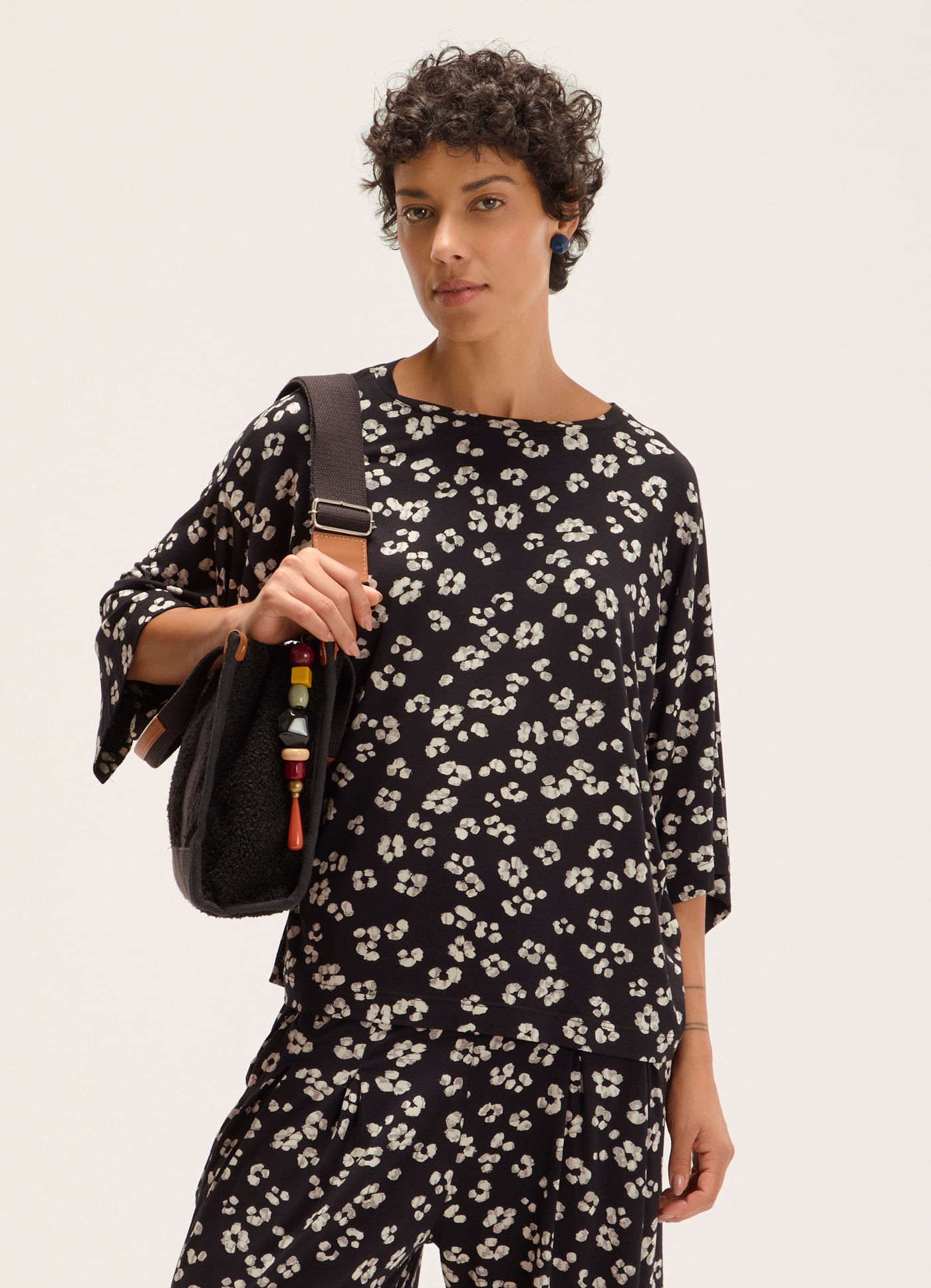 Blusa manga assimetrica corrosao onca