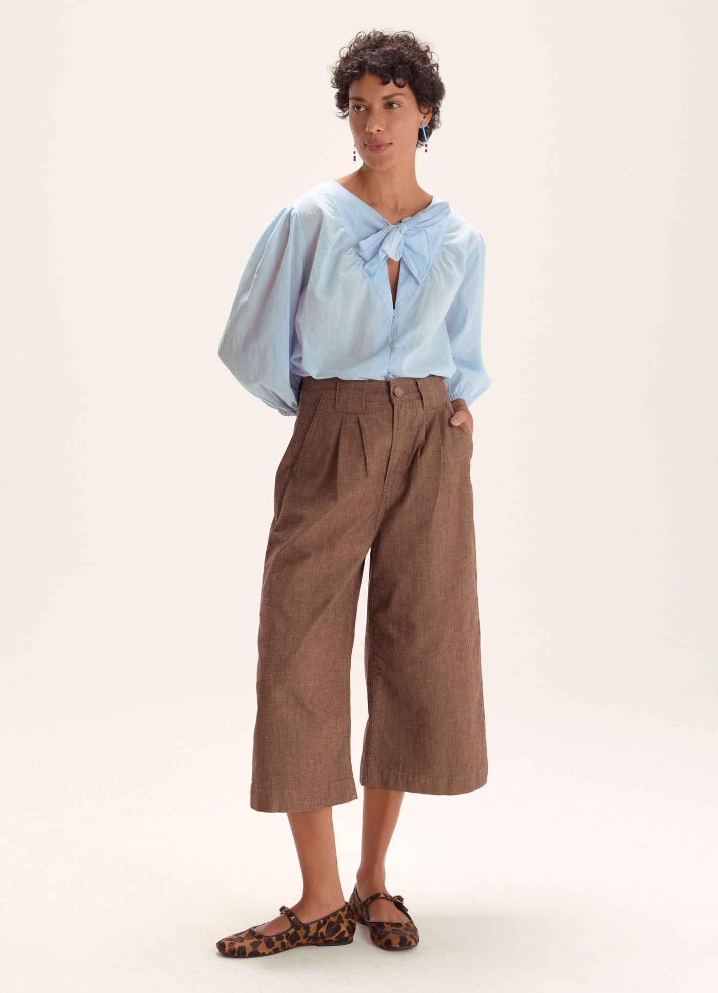 Calça sarja new cropped marrom