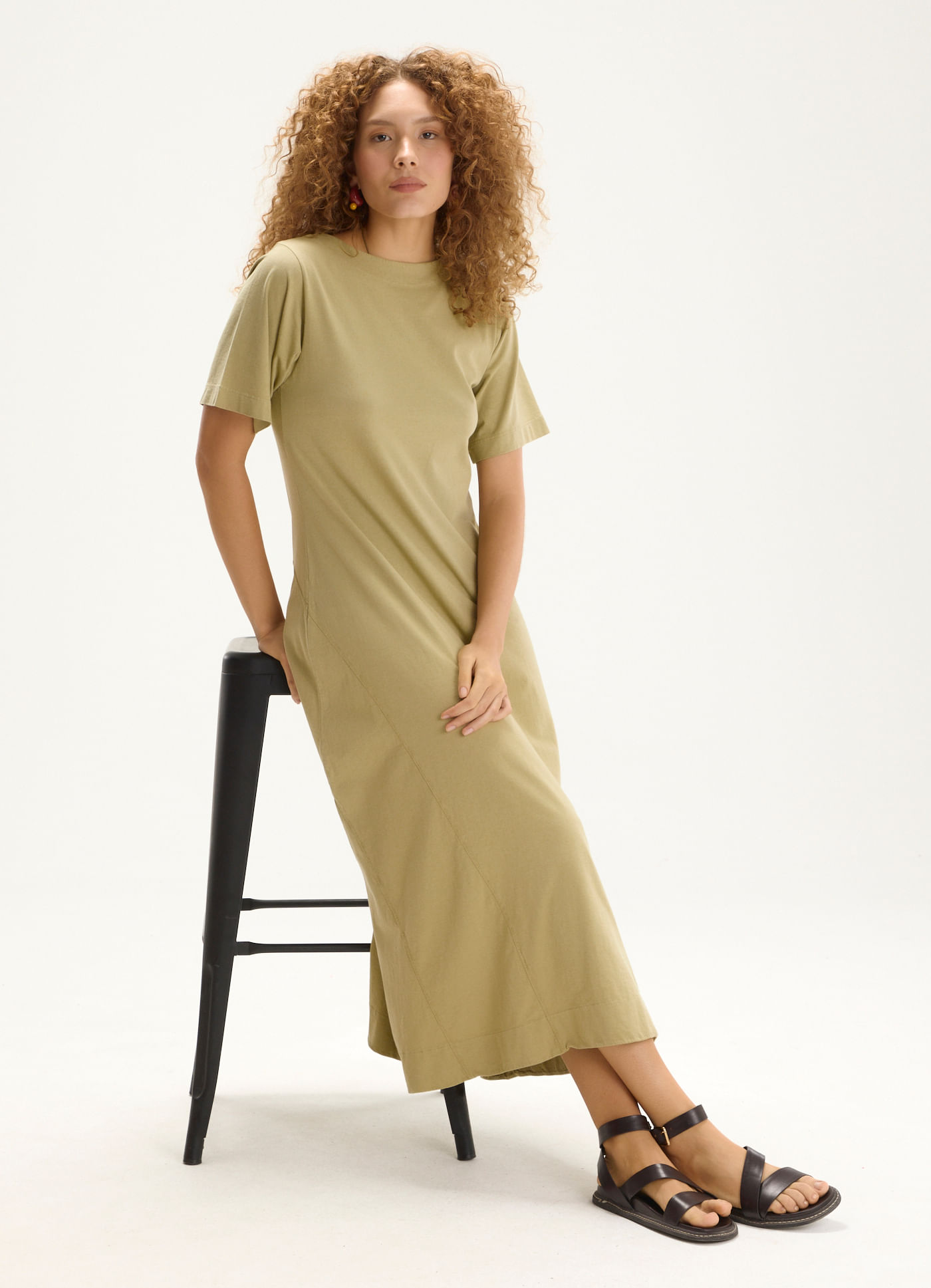 Vestido recortes manga ampla caqui