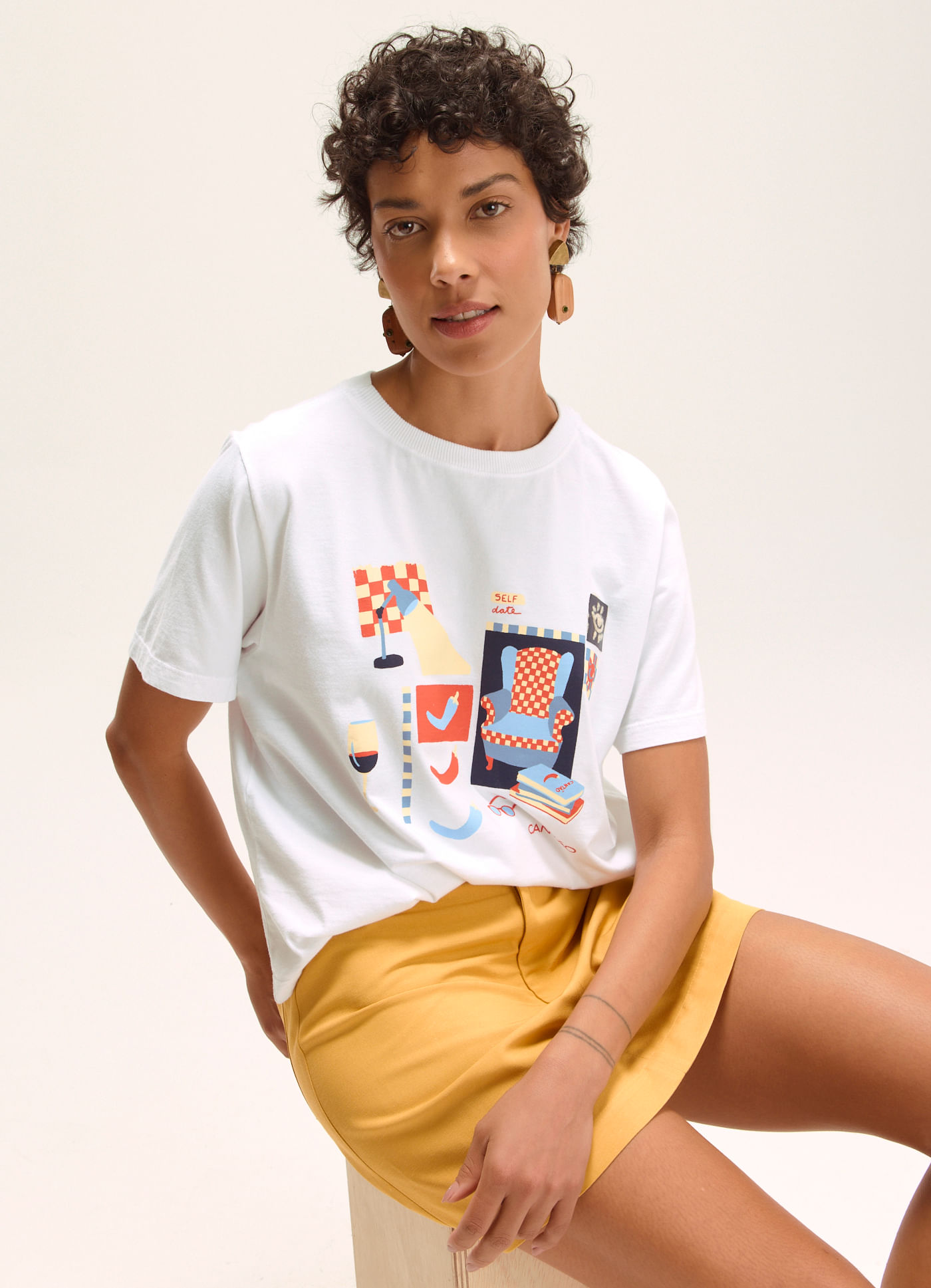 T-shirt box bordada self date branco