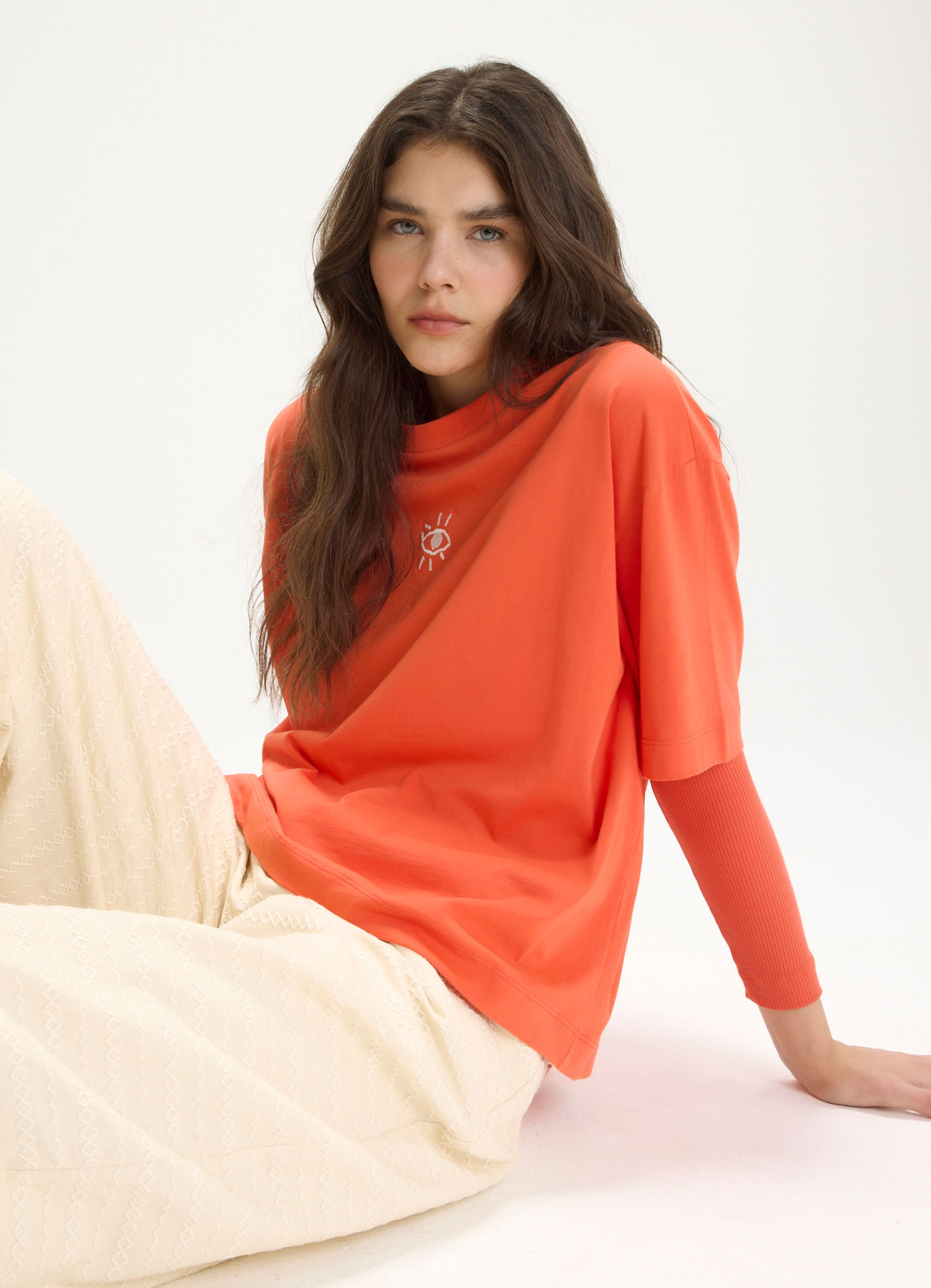 T-shirt maxi bordada viva bem vermelho