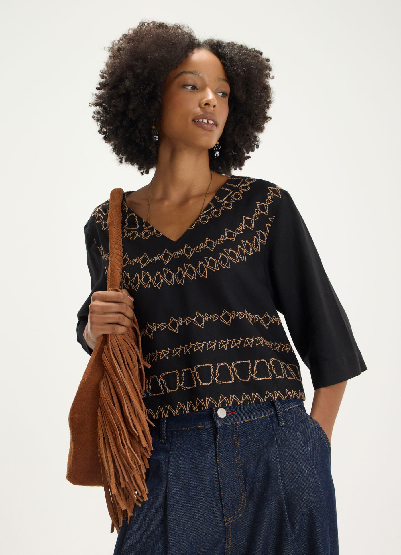 Blusa linho bordado ciranda